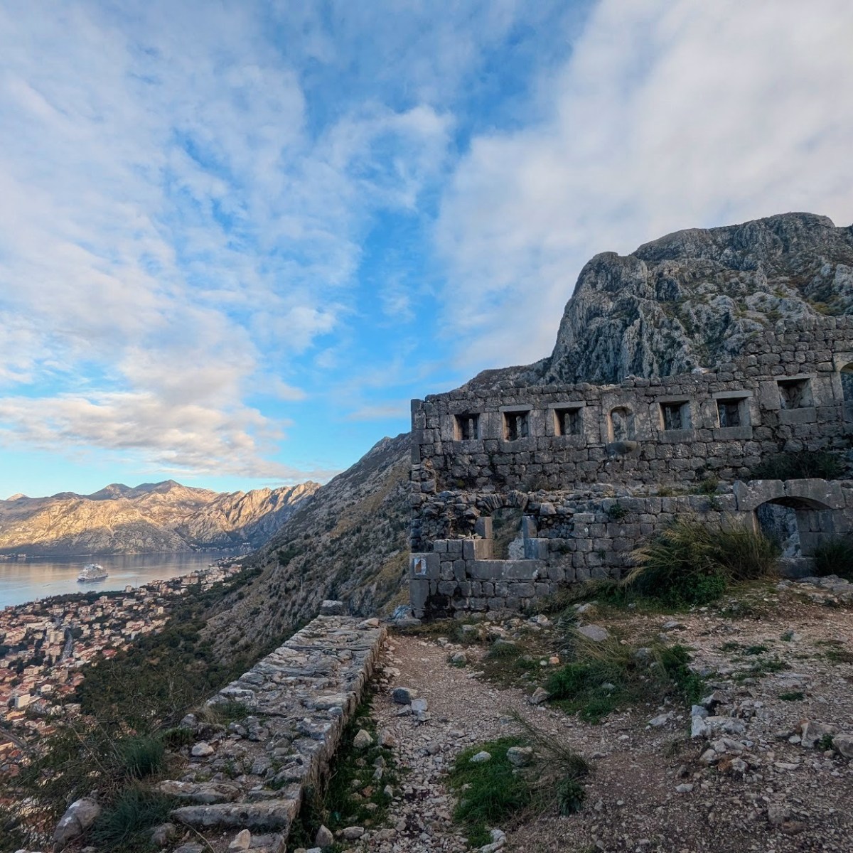 Kotor (parte 2): fortaleza, catedral e um doce&nbsp;final