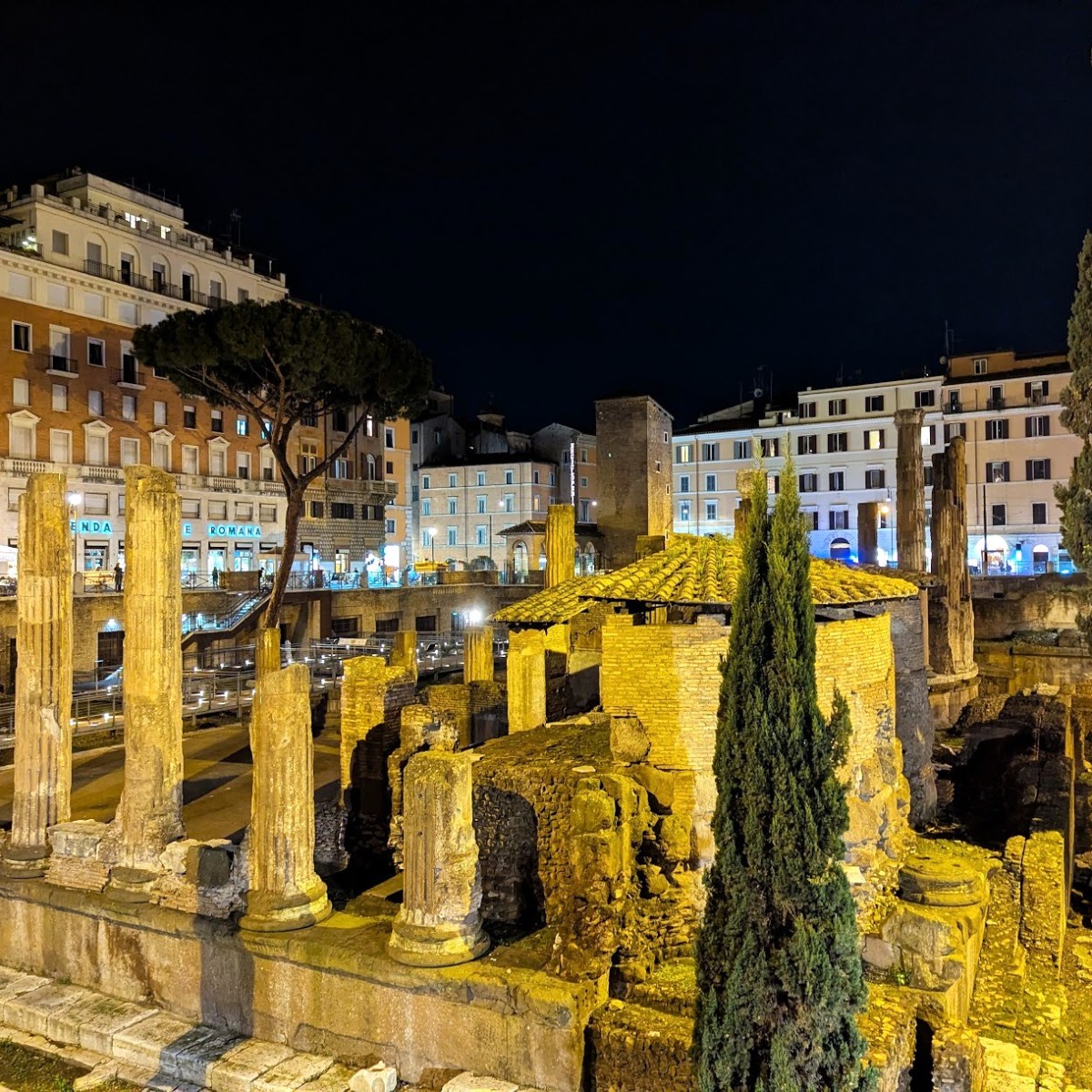 Igrejas, pizza e Roma à&nbsp;noite
